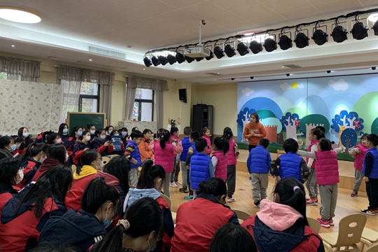 大班《狐狸与小鸡》.jpg