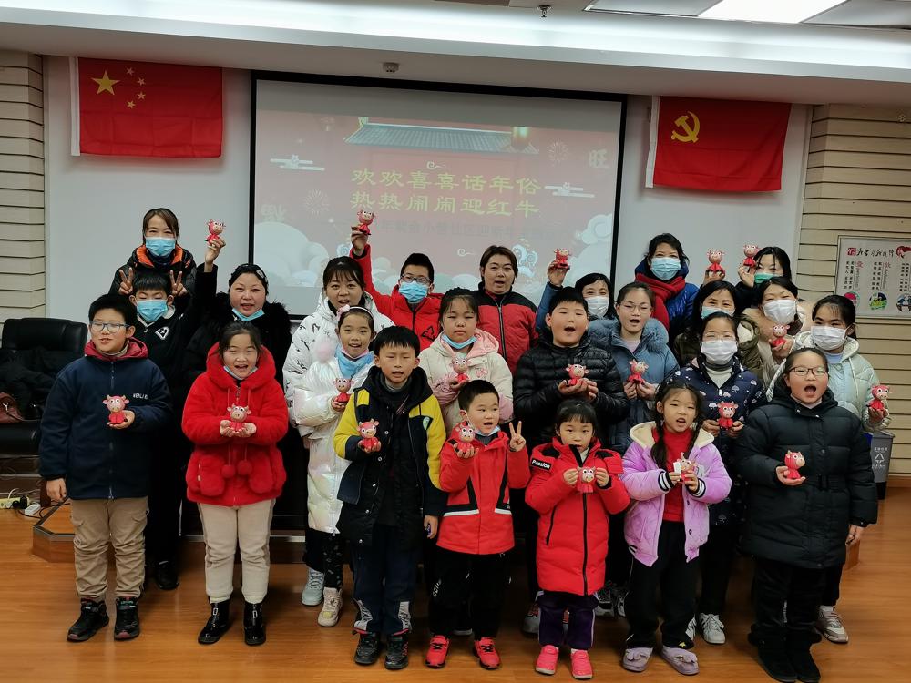 210115红山街道紫金小营社区居民学校开展迎新春纸艺活动.jpg
