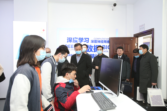 参观科大讯飞人工智能实训基地2.jpg