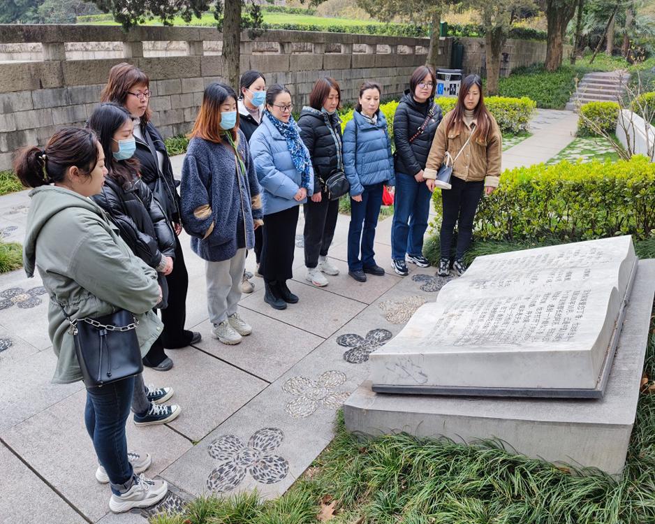 210308锁金村街道锁三社区居民学校开展爱国主义教育活动.jpg