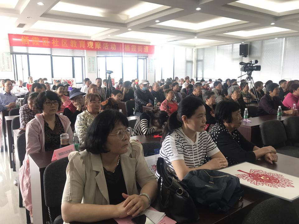 社区居民.jpg