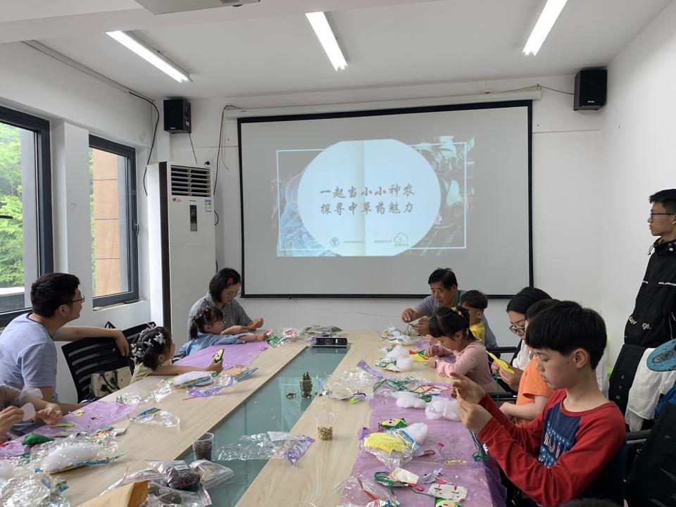 210517孝陵卫街道钟灵街社区居民学校开展中医药文化教育活动.jpg