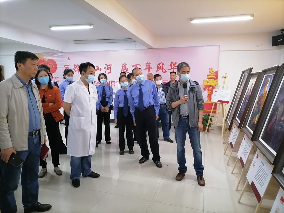 210521玄武湖街道仙居雅苑社区居民学校开展“锦绣山河，展百年风华”油画展活动.jpg
