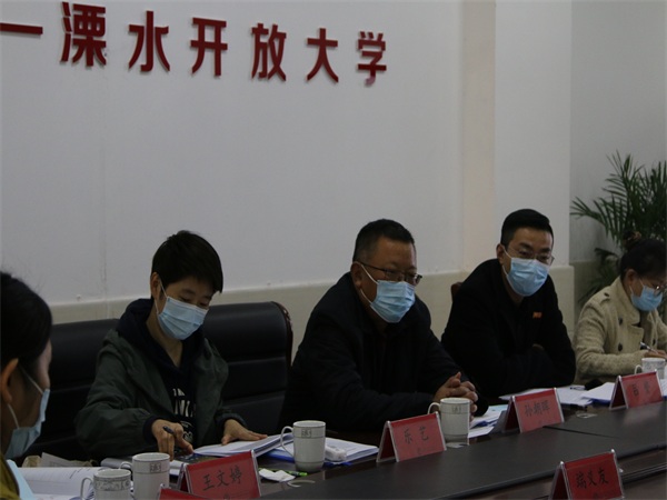南京开放大学党委书记孙朝晖在评估会上进行工作点评.JPG