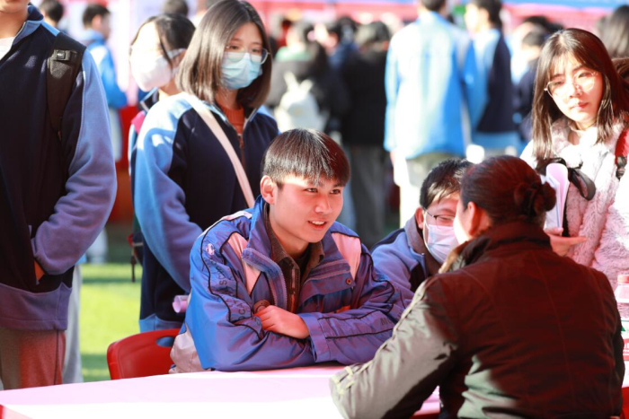 12.3招聘会5.jpg