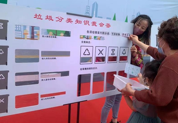秦淮区红花街道开展“参与垃圾分类 拥抱绿色生活”宣传活动1.jpg