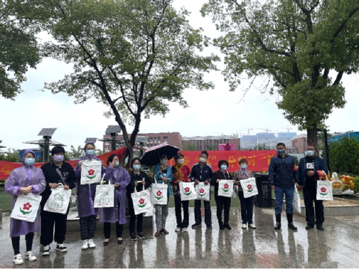 秦淮区红花街道汇幸苑社区开展“垃圾分类，资源不浪费”垃圾分类宣传活动1.png