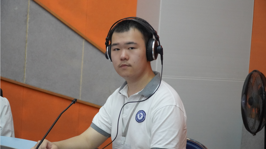 范宇恒同学是南京中华中等专业学校信息技术系软件技术专业19级学生，是软件技术专业2020-2021学年国家奖学金获得者。.png