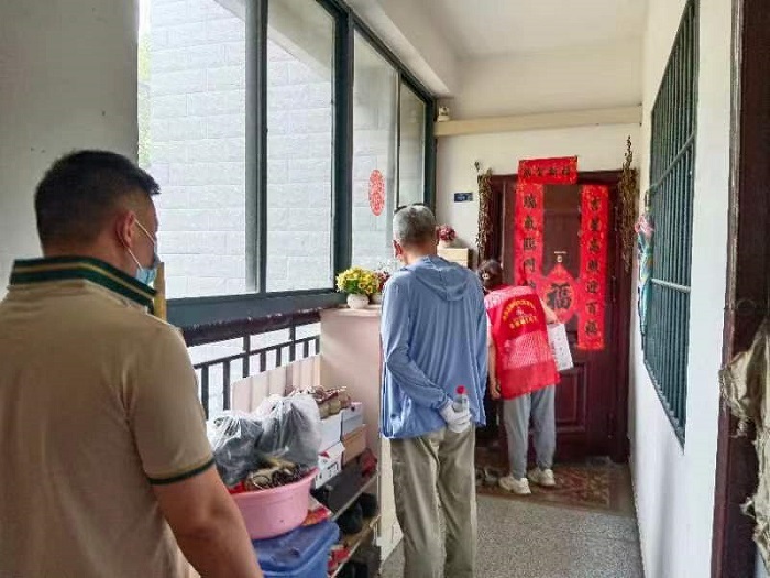 秦淮区瑞金路街道标营社区新时代文明实践站开展清洁家园楼道整治行动1.jpg