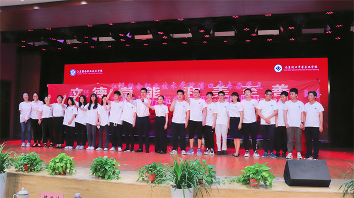 14 毕业合影.jpg