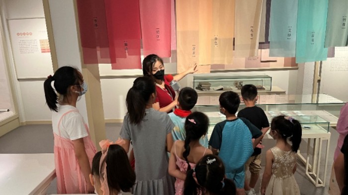 牵手丝博  协同育人——秦淮区夫子庙街道开展“暑期研学游”活动1.jpg