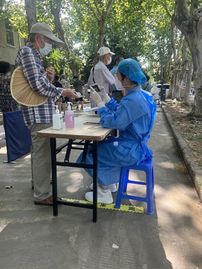 秦淮区月牙湖街道苜东街社区开展疫情防控，青年志愿者在行动活动1.jpg