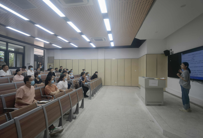 9.17文化艺术系召开学生家长会3.jpg
