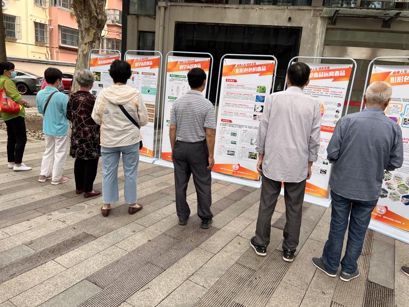 220919锁金村街道紫鑫城社区居民学校开展禁毒宣传活动.jpg
