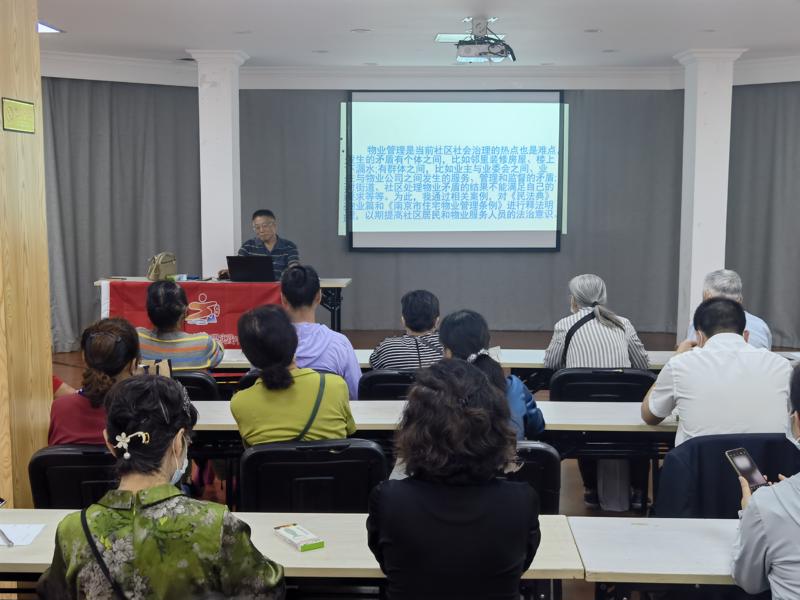 220921孝陵卫街道钟山花园城社区居民学校开展喜迎二十大法治科普讲座.jpg