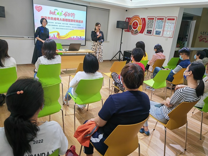 秦淮区红花街道红悦社区开展”阳光成长 携手同行”活动1.jpg