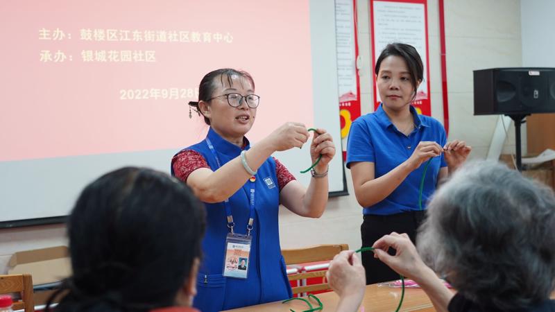 江东街道银城花园社区开展南京博物院进社区宣讲暨手工制作活动1.jpg