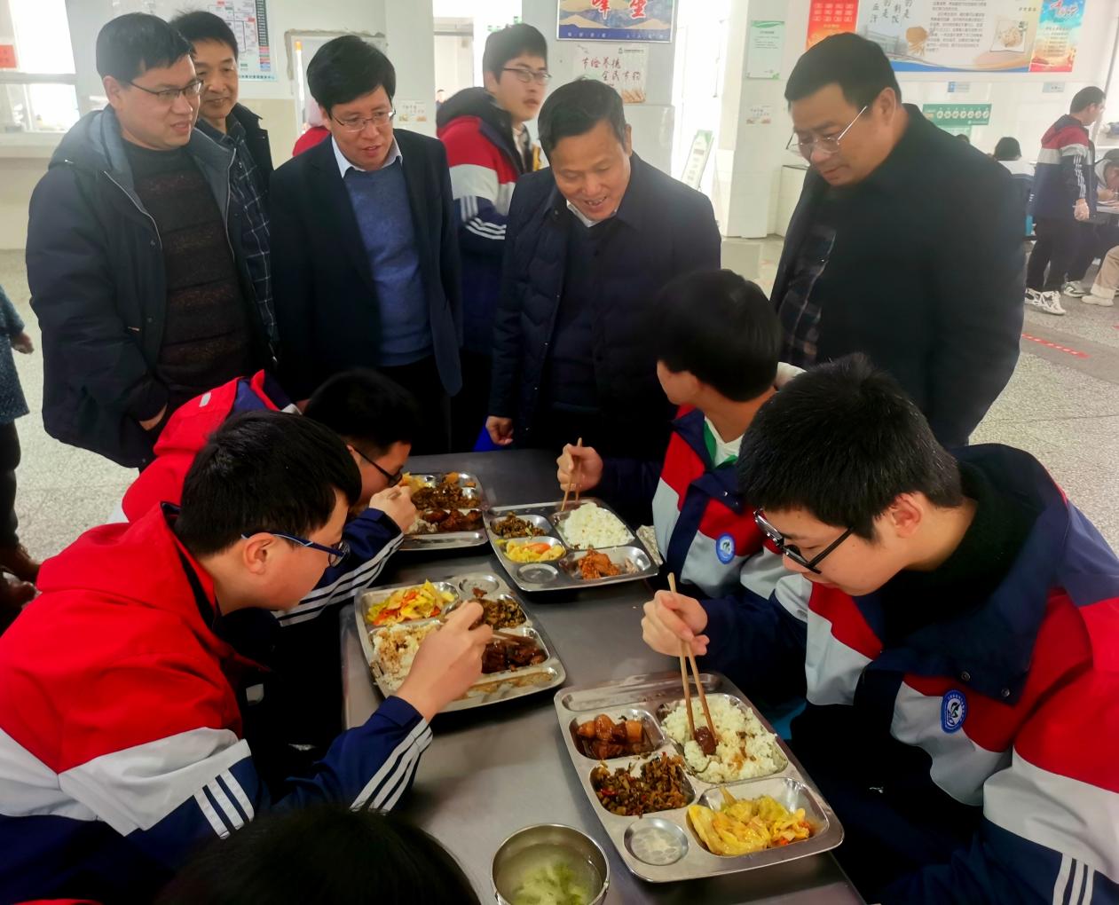 参观食堂