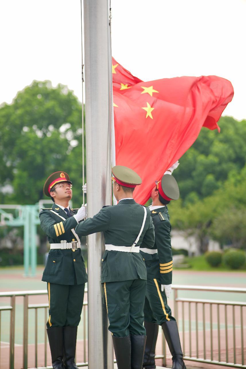 3 升国旗 (1)