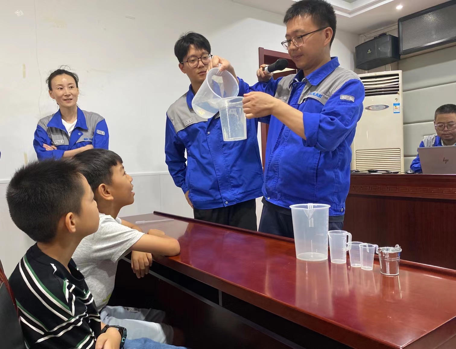 移动的水