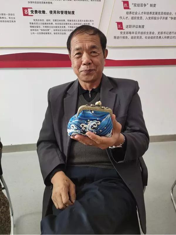 C:\Users\Administrator\Desktop\七色彩虹开展零钱包制作活动\3.jpg