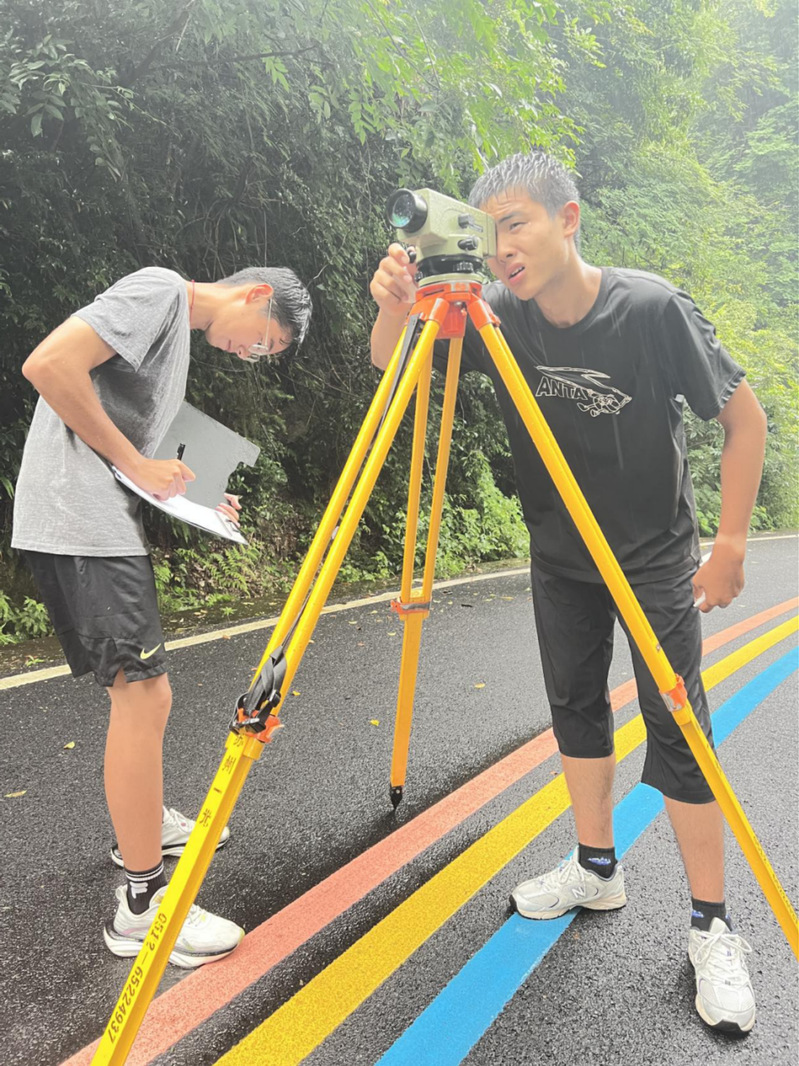 风雨均不能阻止训练的步伐