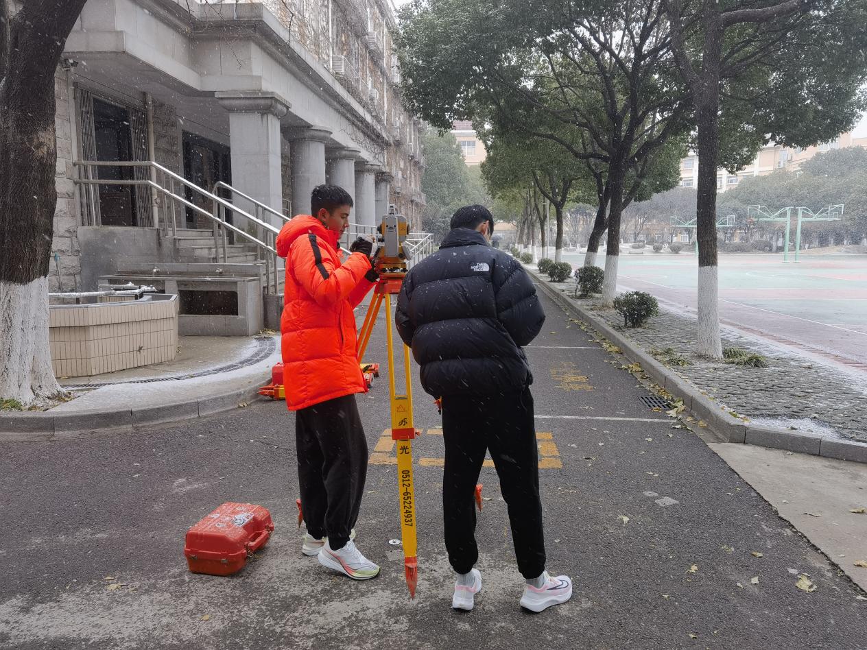 寒冬中苦练技能