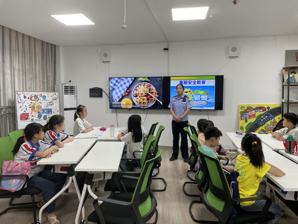 滨河社区“七彩假期”公益暑托班正式开营2